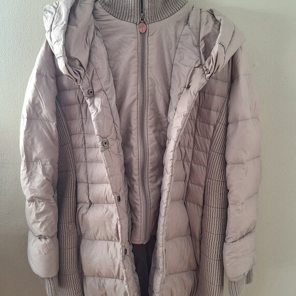 Tahari Hooded Long down puffer coat.  Soft buff/taupe color.  Women's size XL. - Picture 5 of 9